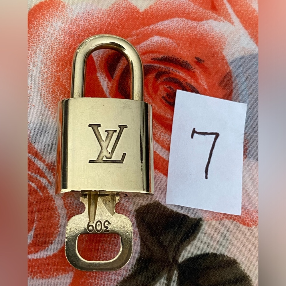 Beautiful Authentic Louis Vuitton Padlock & Key #309.Preowned in great condition